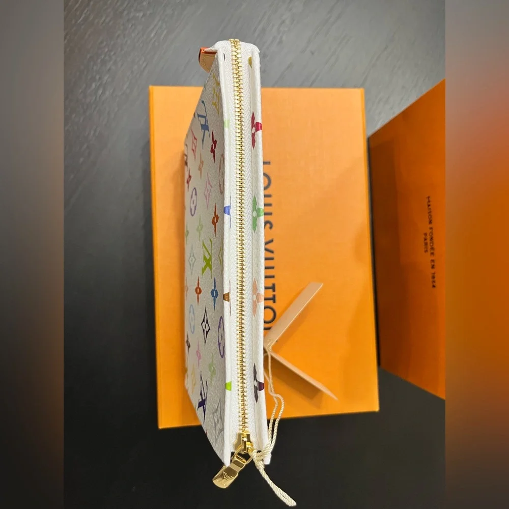 NEW 🩷 Louis Vuitton x Takashi Murakami White Multi Toiletry Pouch 19 *Limit Ed* - Picture 11 of 15